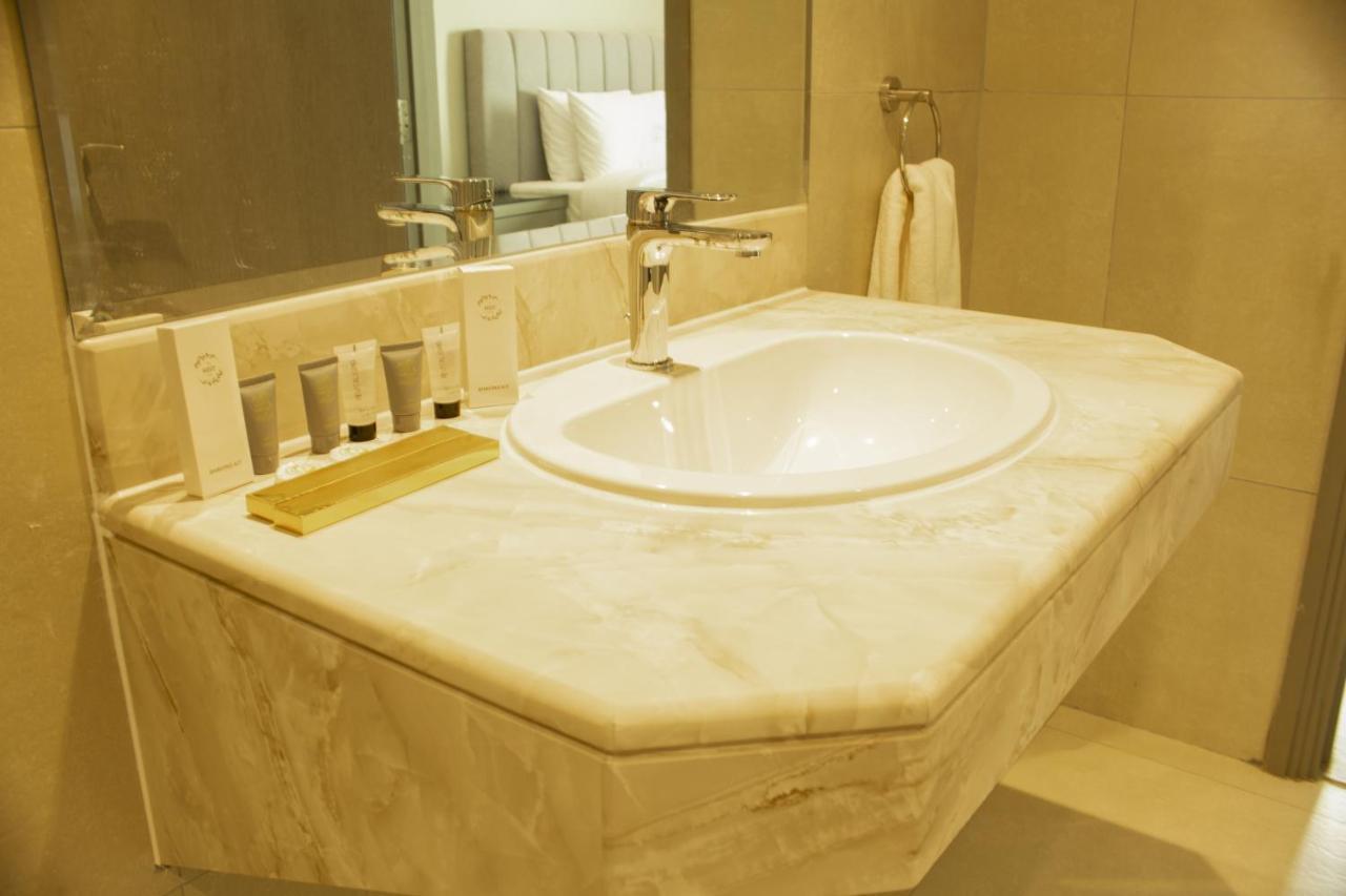 Infinity Tower Suites Wll Manama Eksteriør bilde